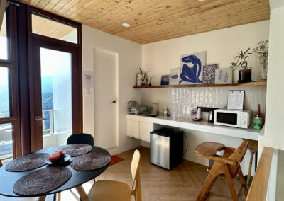 Mood Mountain Kitchenette and Dining