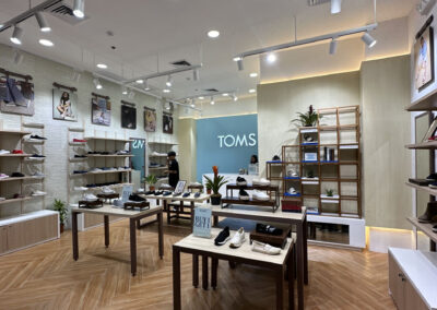 Toms Outside view